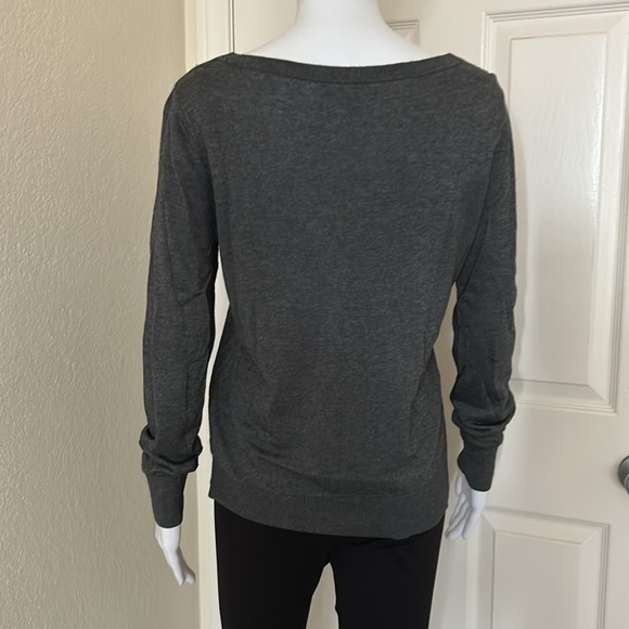 Banana Republic dark Grey Soft Silk Cashmere V-Neck long sleeve sweater Small - Picture 4 of 8